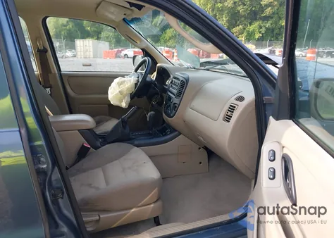 2005 Ford Escape Xls z USA, uszkodzony, nr VIN 1FMYU92Z35KB62008